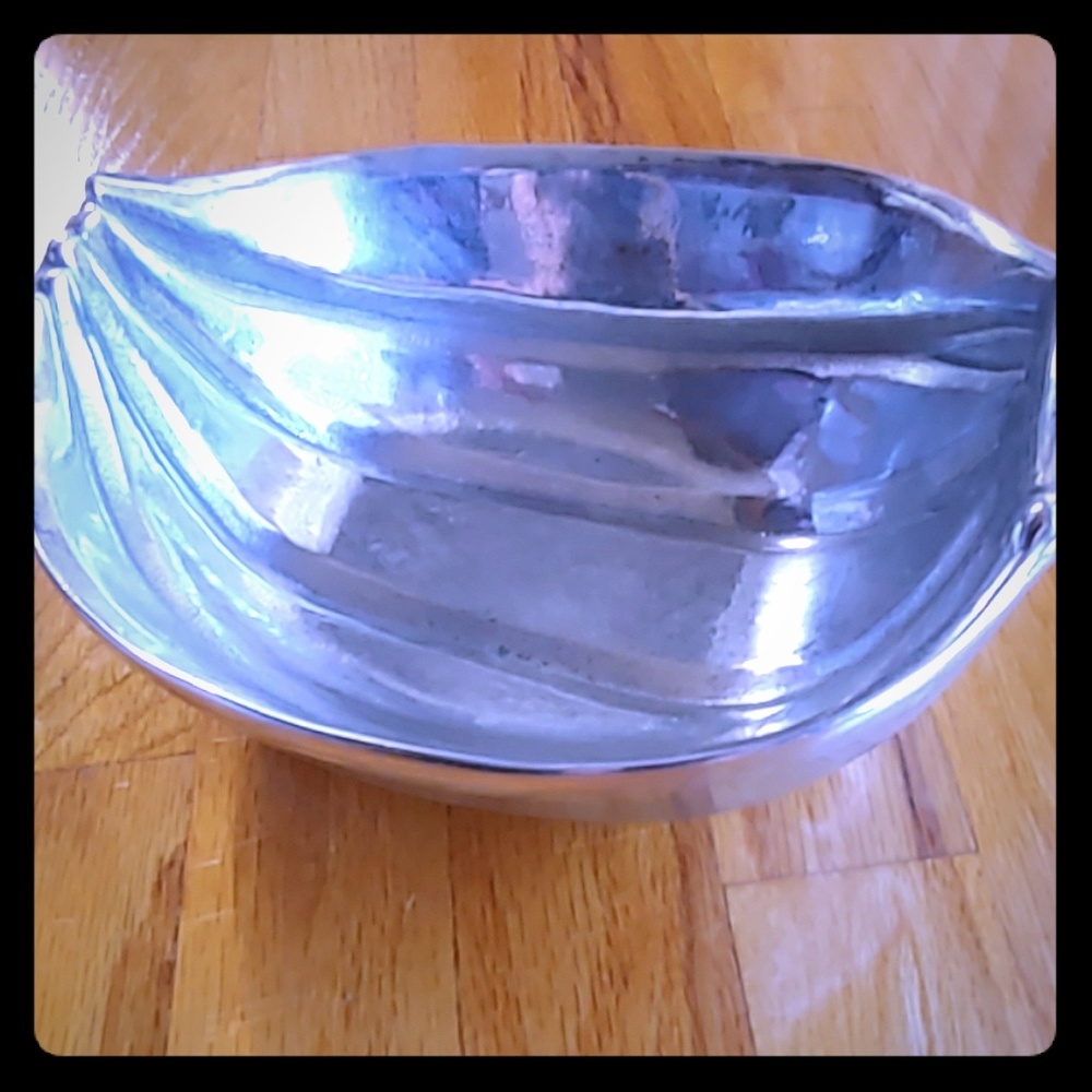 Gorgeous pewter Wilton Armetale banana bowl